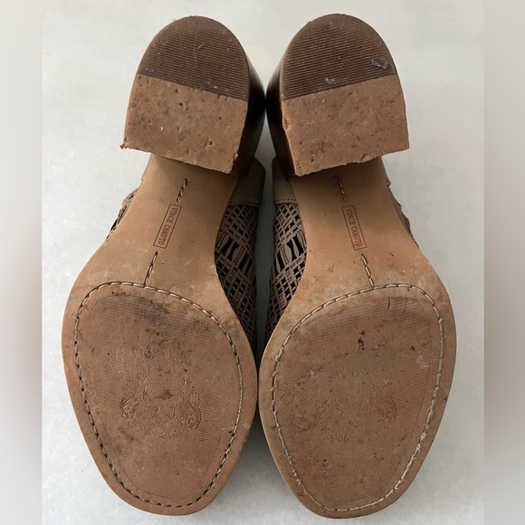🎀Vince Camuto Keannie Block Heel Sandal shoes size 7 🎀 - Picture 4 of 7